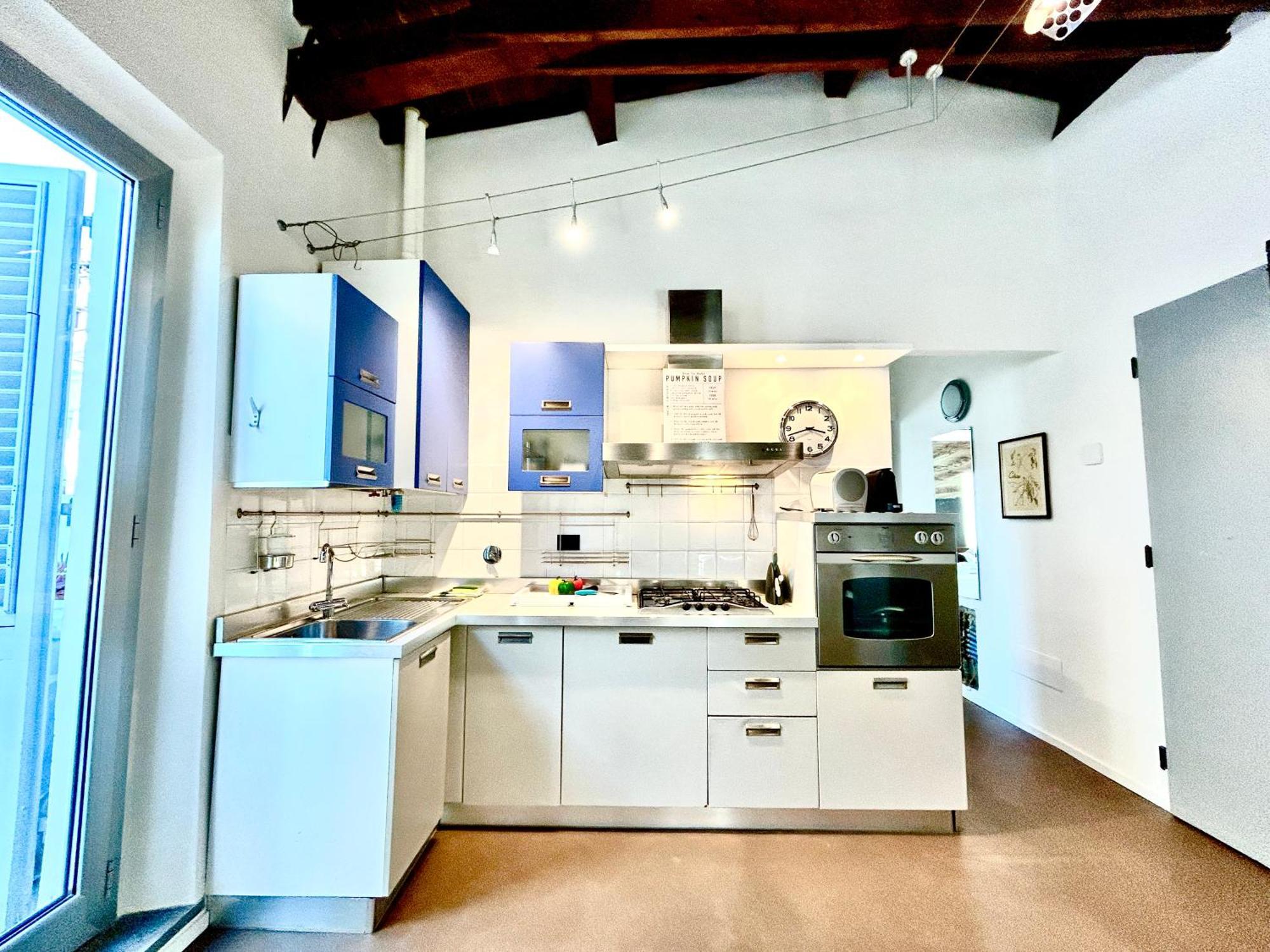 Bright House With Terrace In Santa Croce Apartment