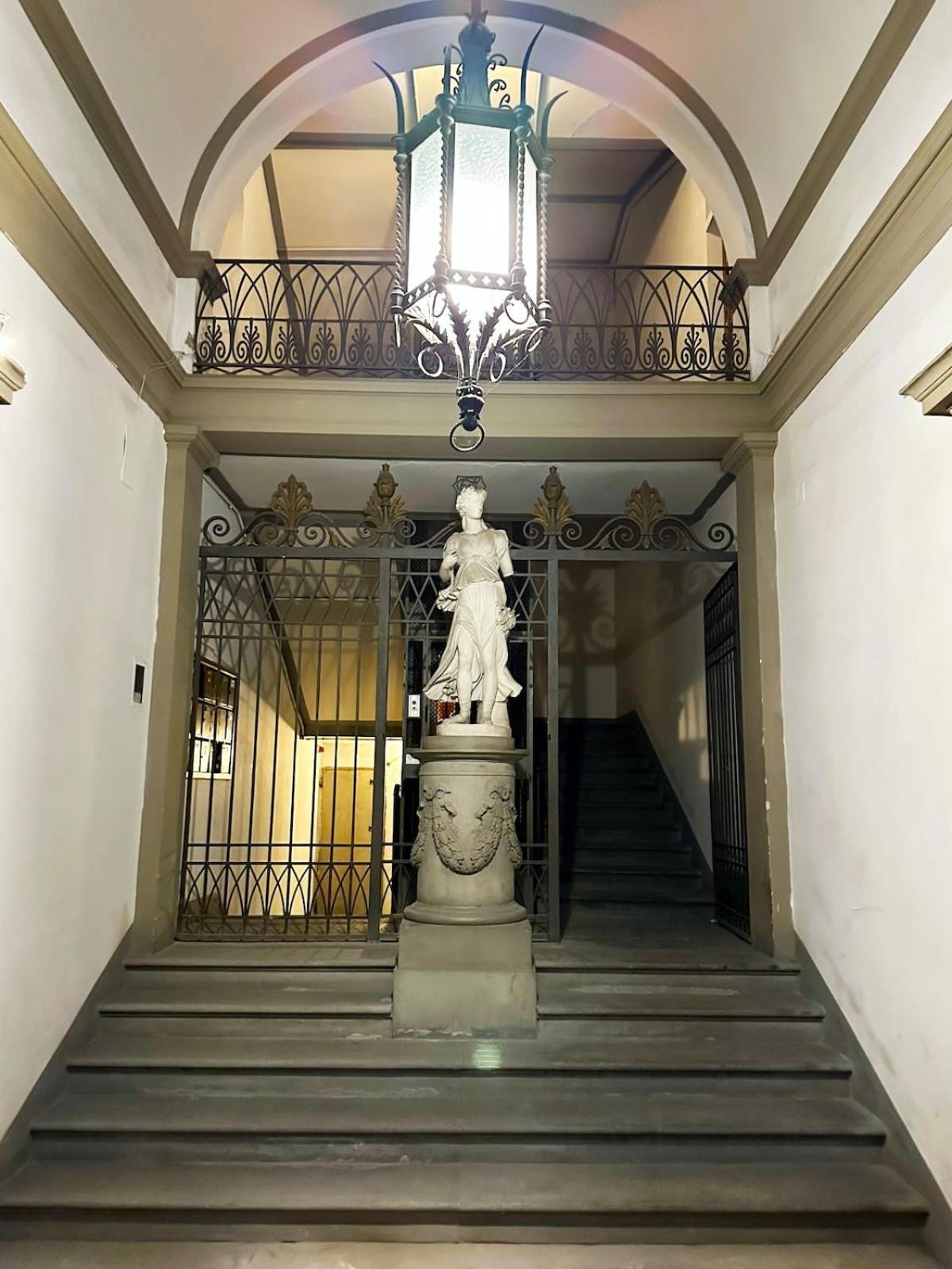Four Season's Luxury 300 Mt From Duomo