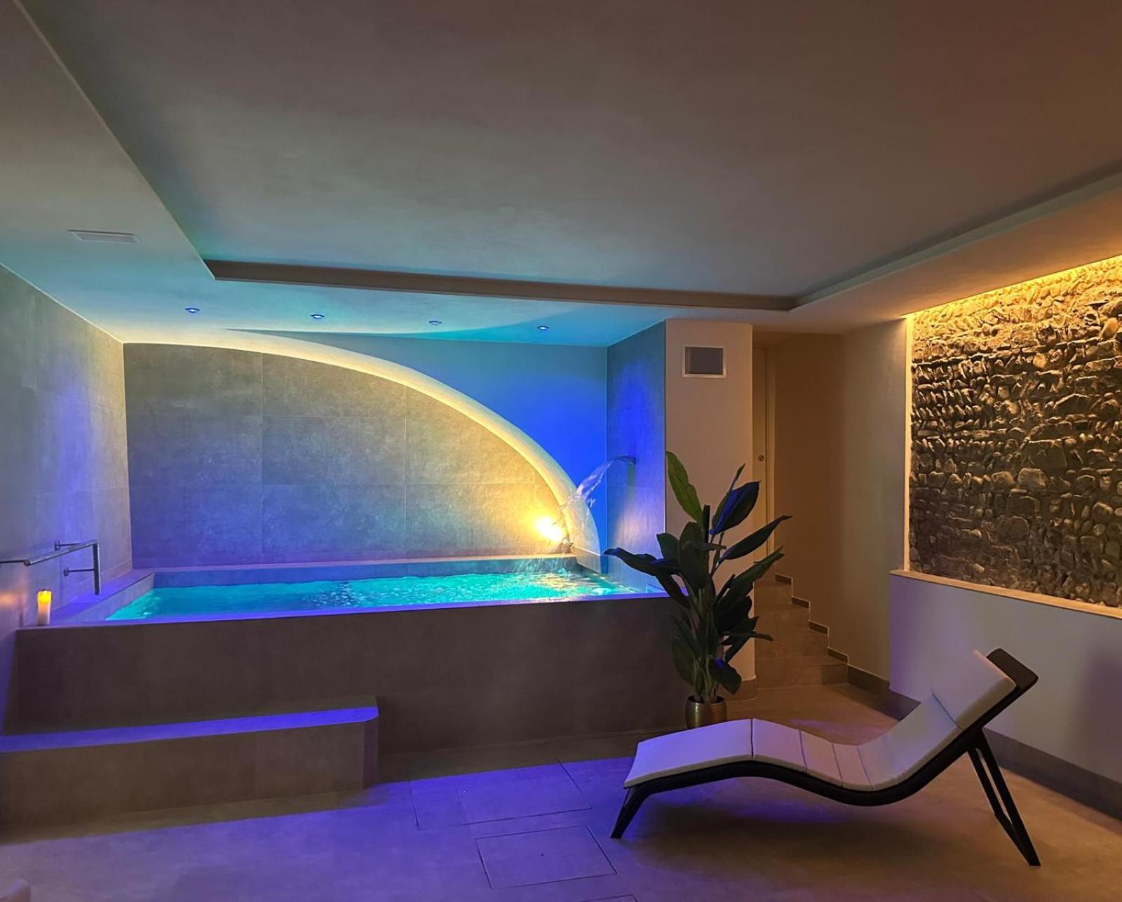 Dimora Collection - Le Corti - Boutique Luxury In A Restored 13th Century Convent, With Sauna And Gym (adults Only) *