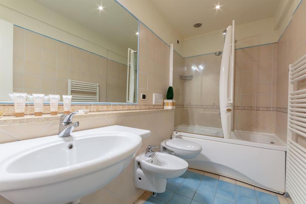 A Flat In Via Della Vigna Nuova Apartment *