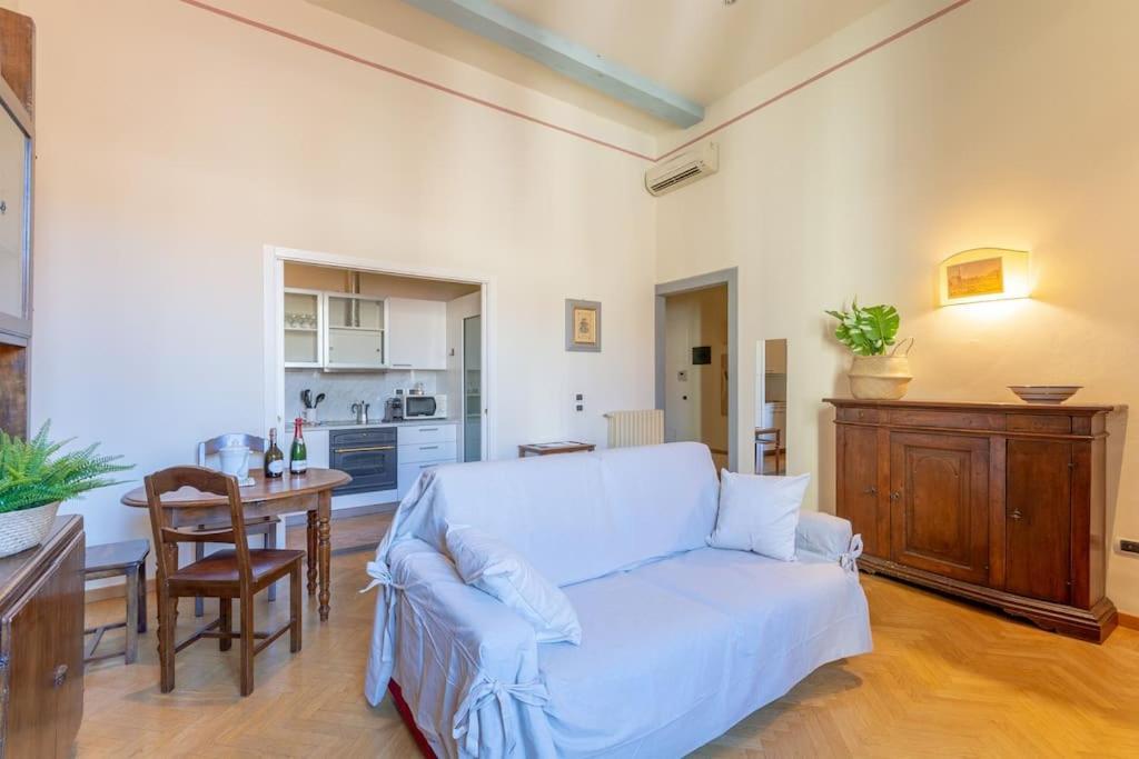 A Flat In Via Della Vigna Nuova Apartment *