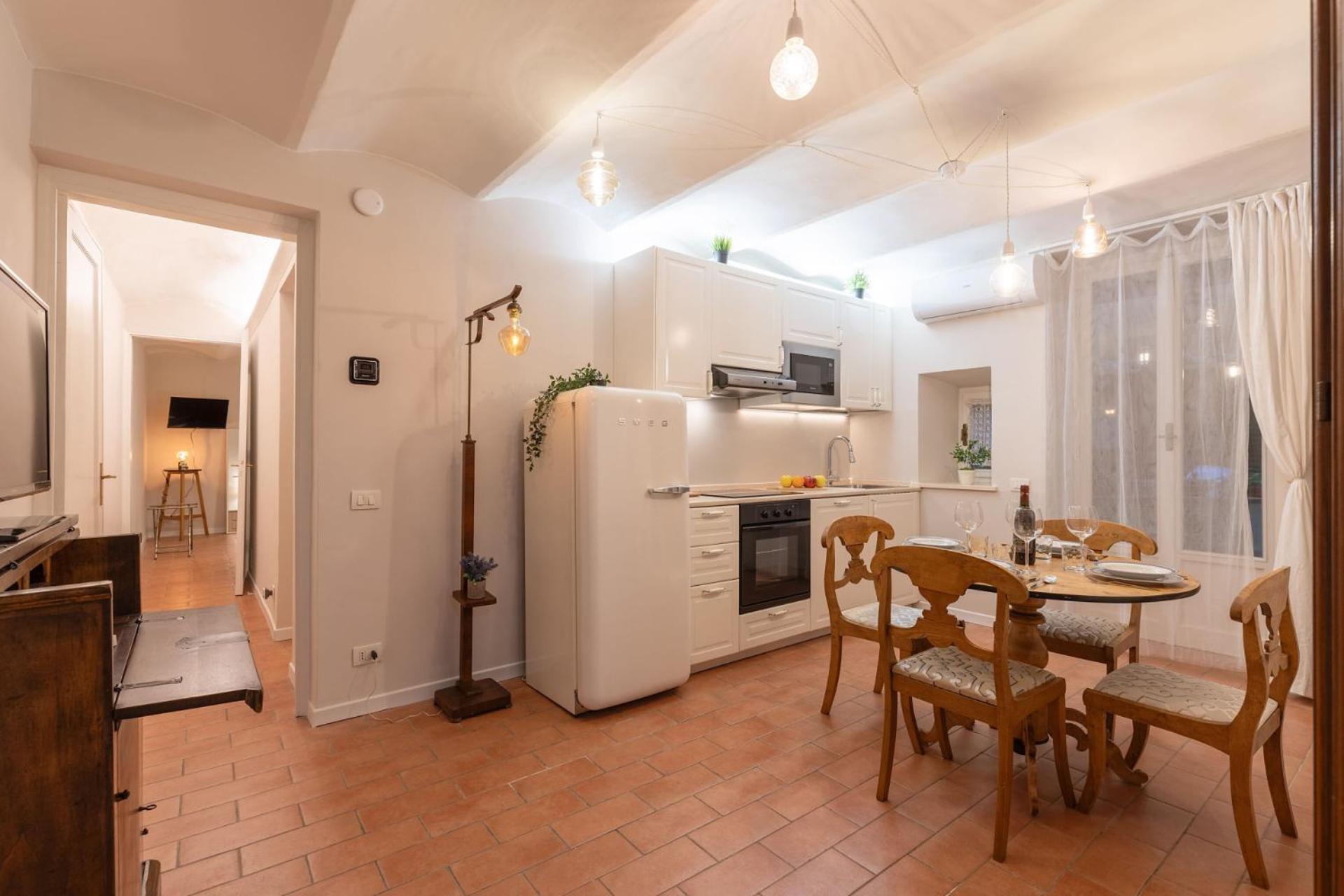 S.ambrogio Courtyard In Florence-hosted By Thinah Apartment *