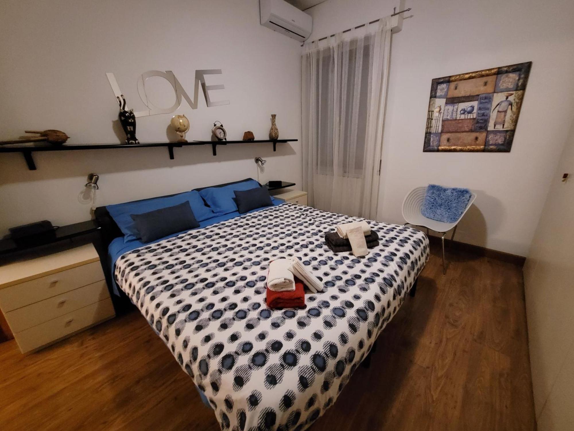 Apartment Away - Pape's Cozy Apartment, Near Airport - 14 Min From Center-10 Minutes Walk From The Baker Hughes Florence