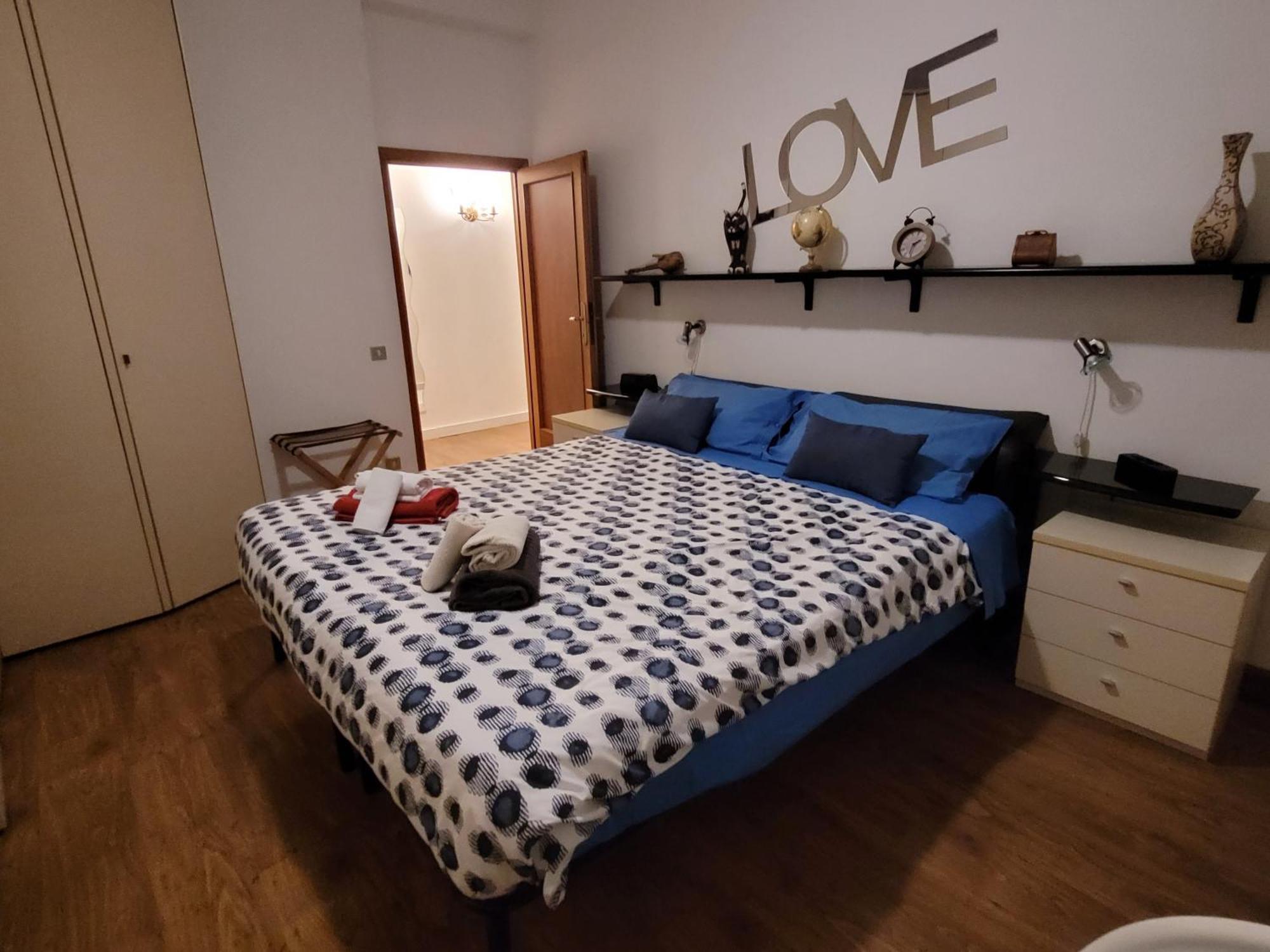 Away - Pape's Cozy Apartment, Near Airport - 14 Min From Center-10 Minutes Walk From The Baker Hughes *