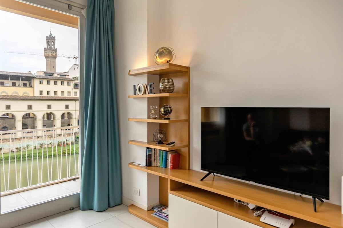 Ponte Vecchio View Open Space Apartment Florence