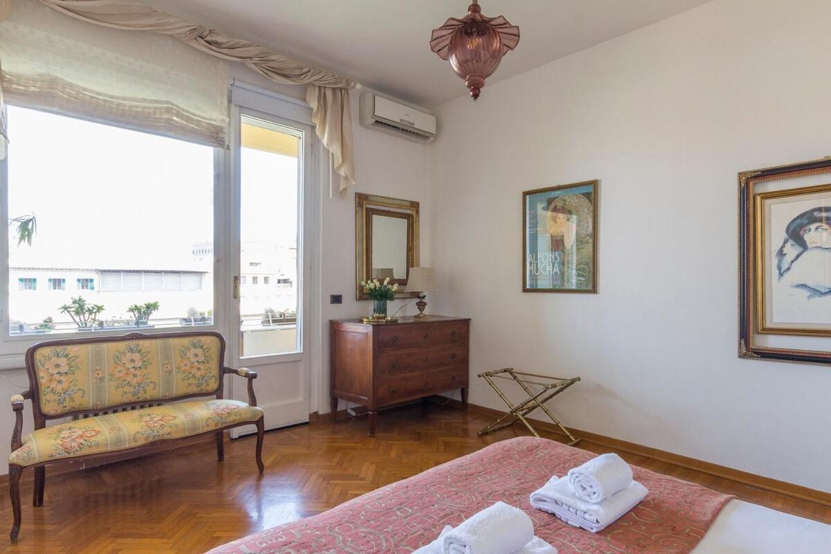 Wonderful Terrace Over Ponte Vecchio With Elevator Apartment