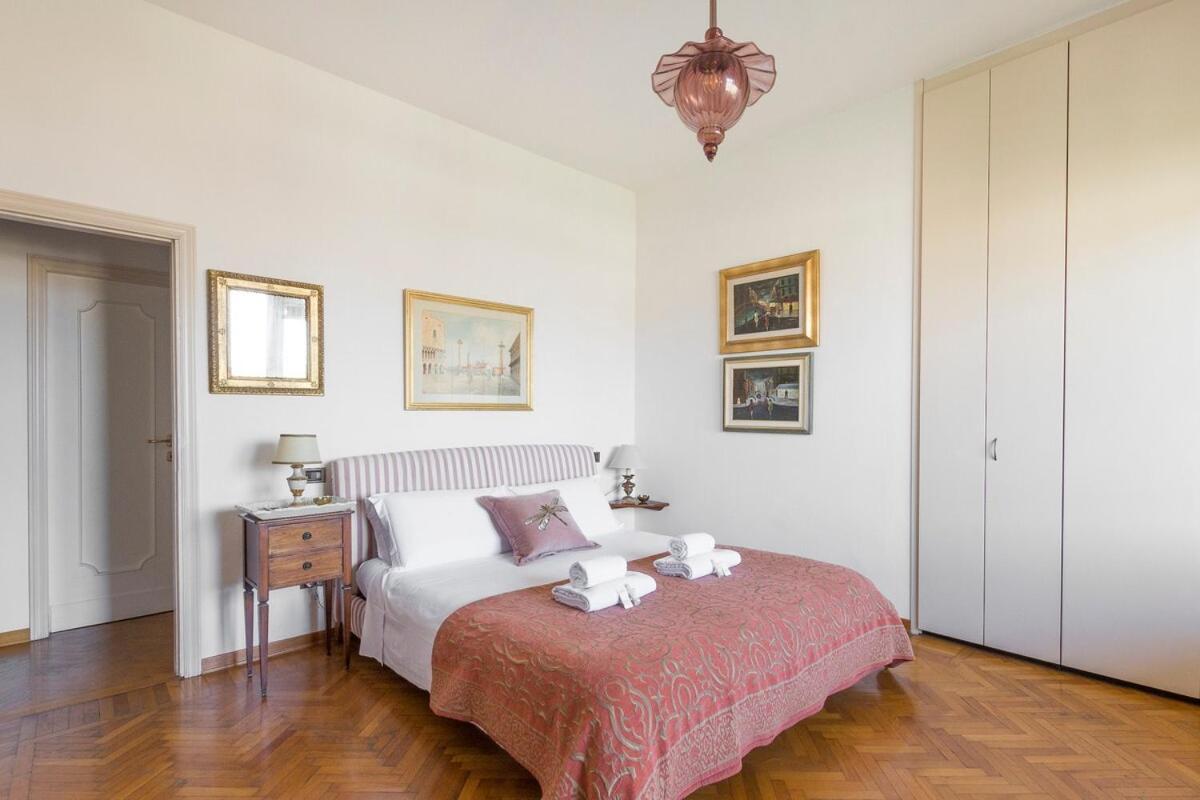 Wonderful Terrace Over Ponte Vecchio With Elevator Apartment
