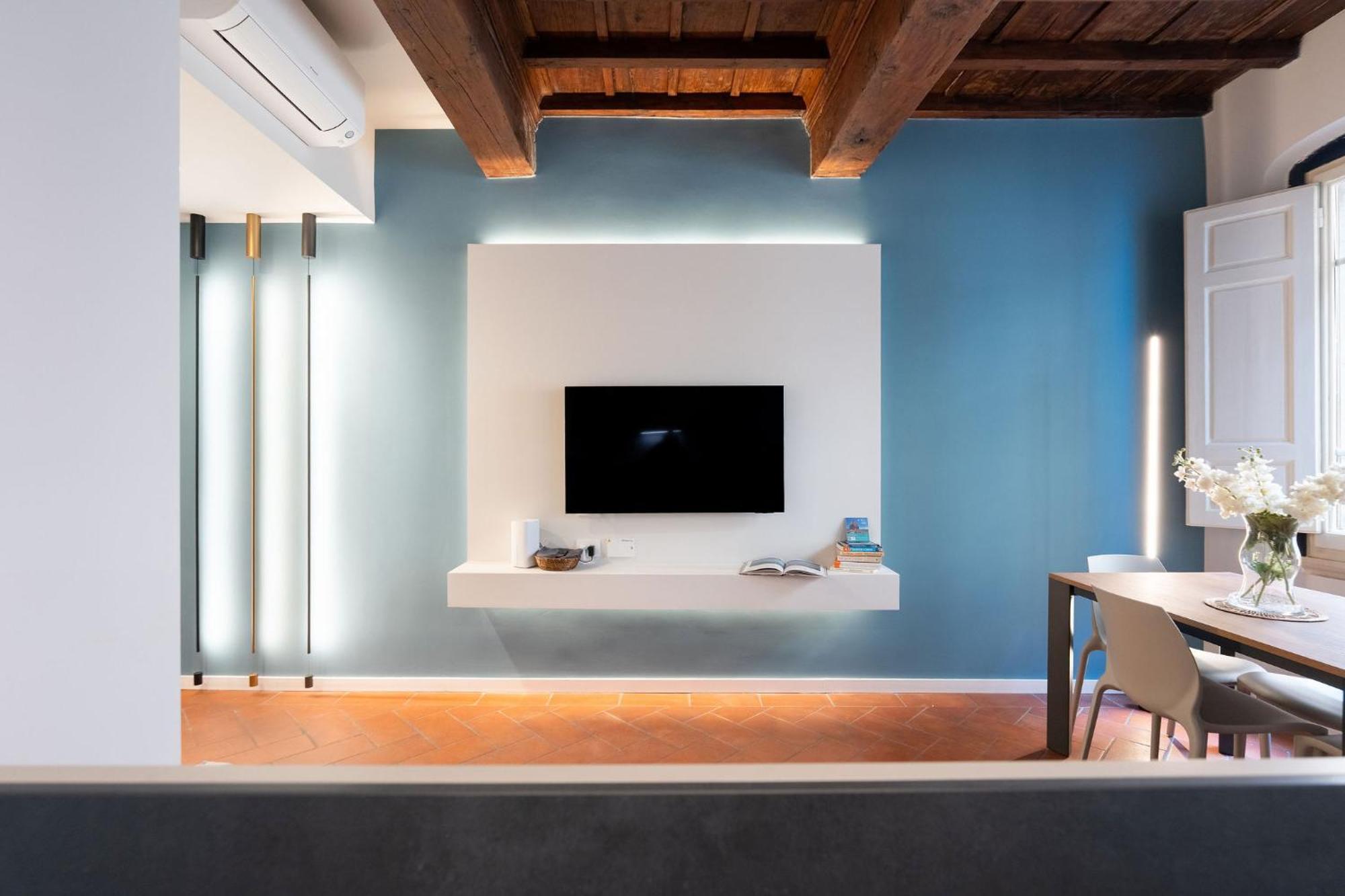 Keys Of Italy - Vigna 8 Blu- Newly Renovated Elegant 2 Bedr - Great Location In Apartment *