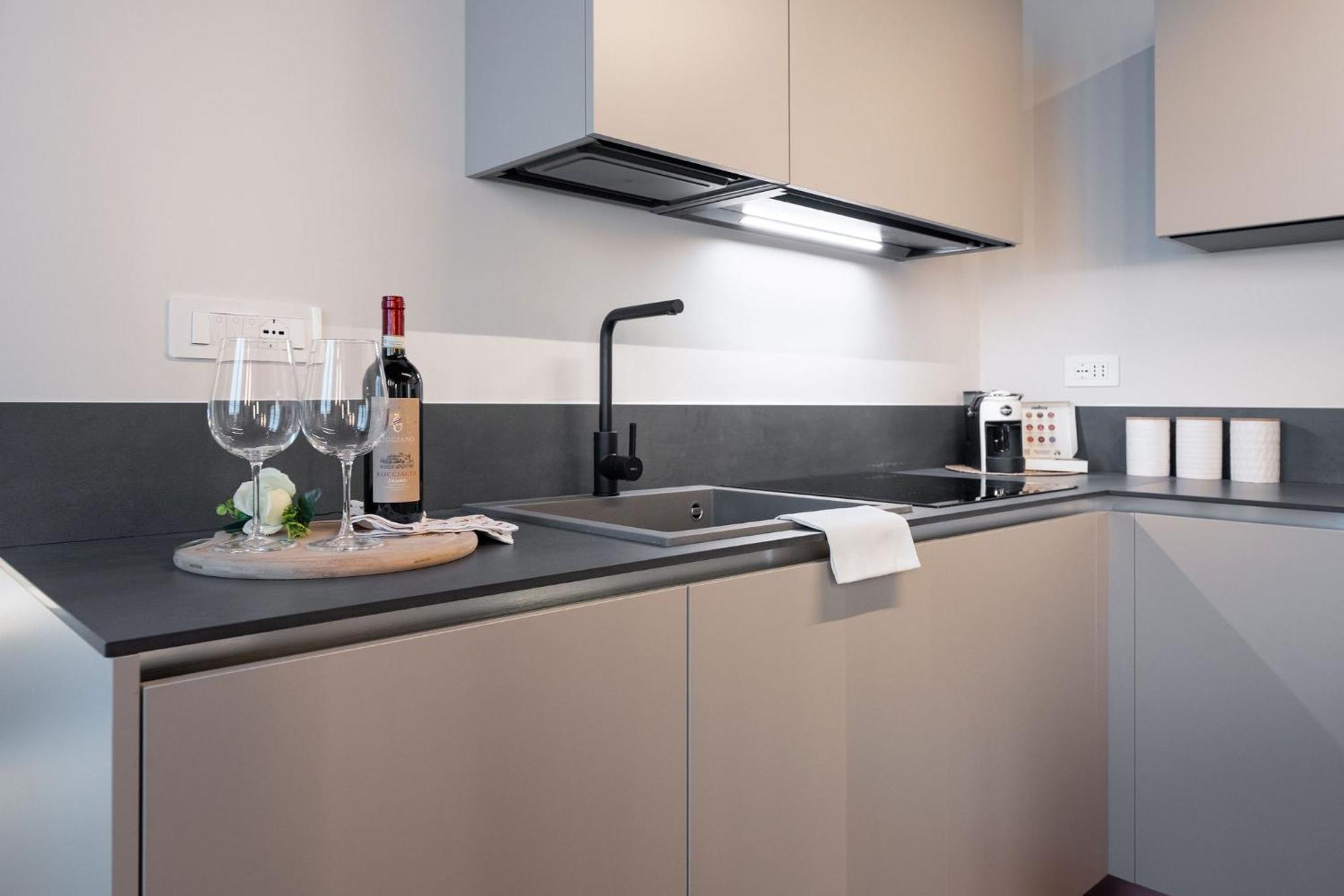 Keys Of Italy - Vigna 8 Blu- Newly Renovated Elegant 2 Bedr - Great Location In Apartment *