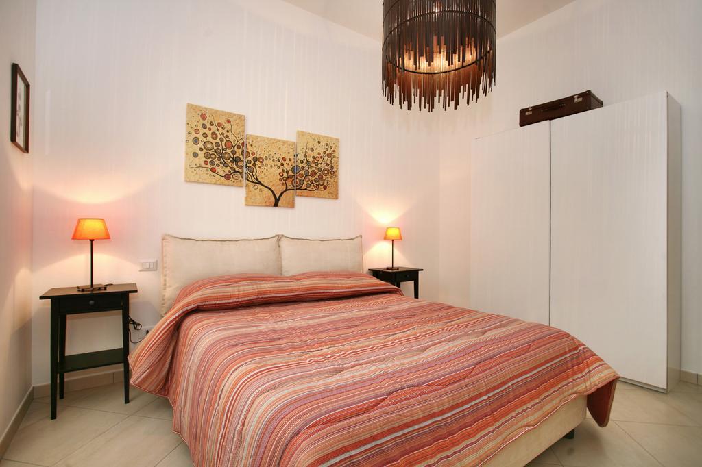Bronzino 53 Apartment