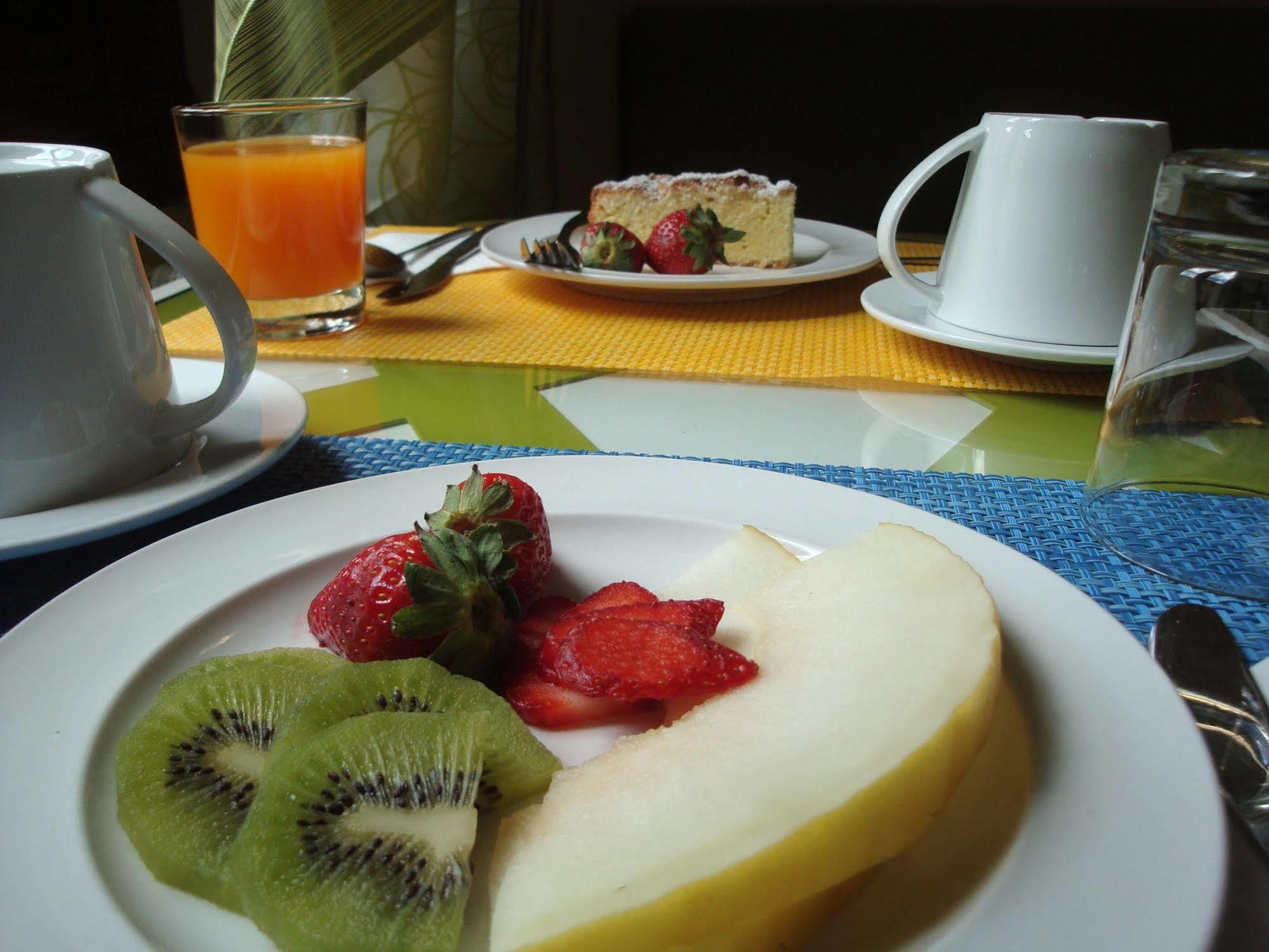 Leopoldo&apartements Bed & Breakfast 3*