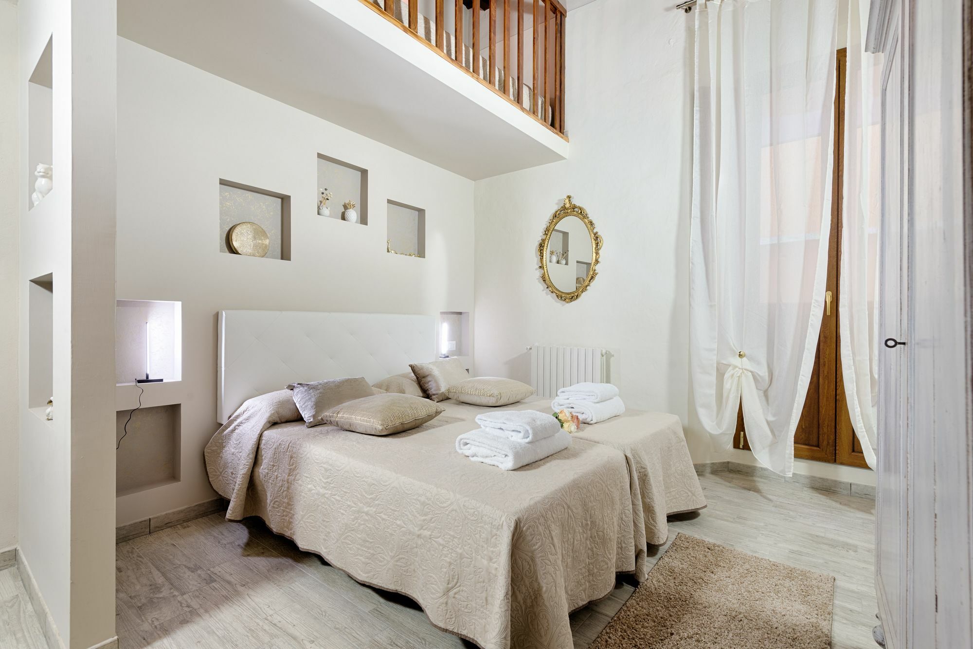 Santa Croce Cathedral By Mmega Apartment *