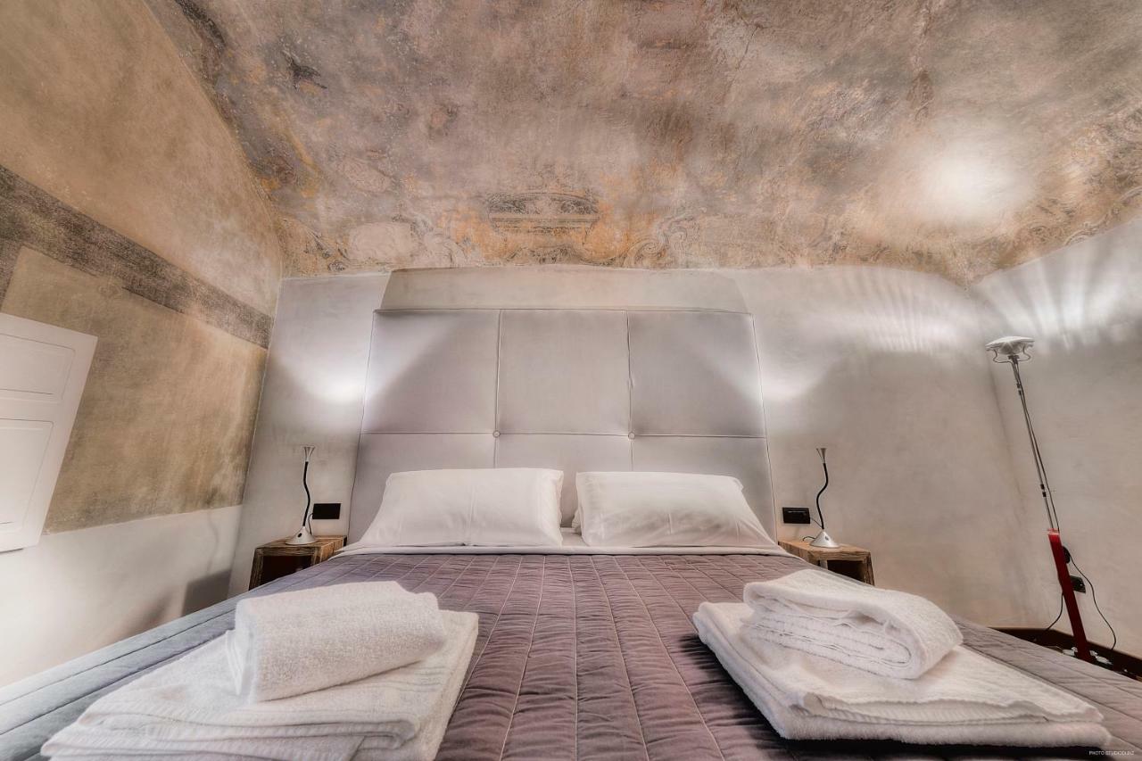 Stone Walls Deluxe Apartment *