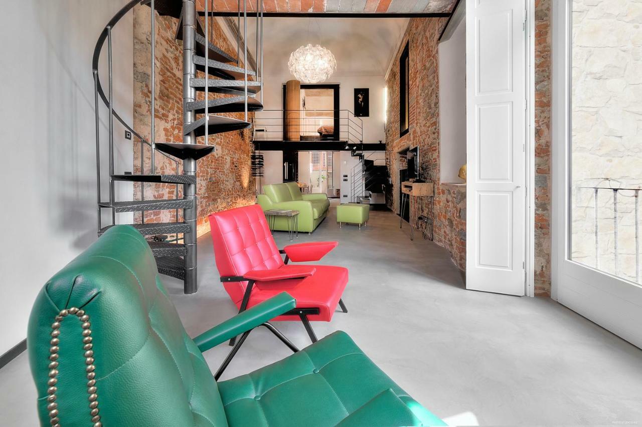 Apartment Stone Walls Deluxe
