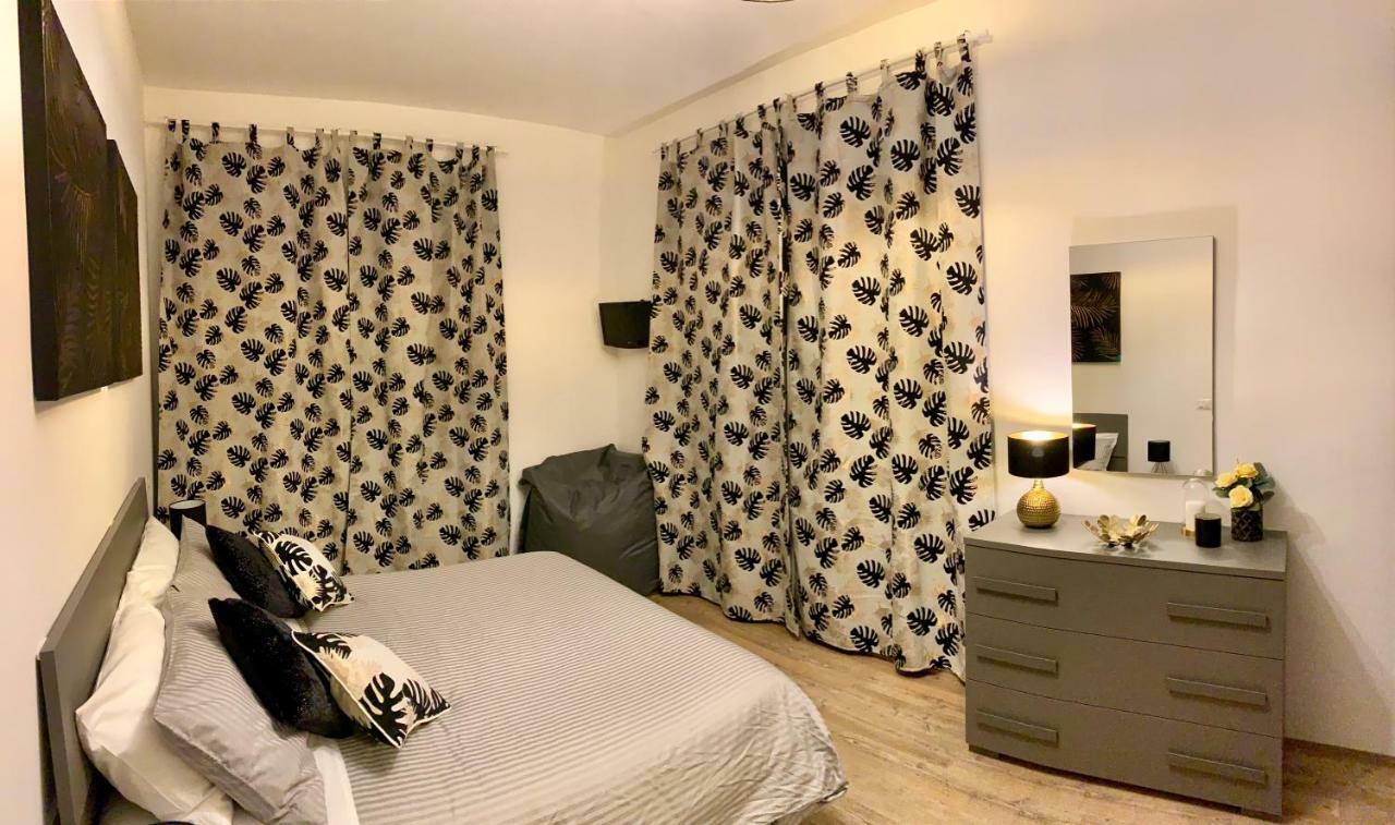Appartamento Open The Classic Wooden Shutters At A Cozy Nest