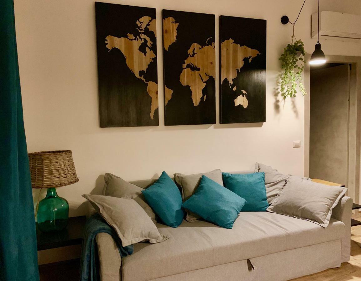 Appartamento Open The Classic Wooden Shutters At A Cozy Nest Firenze