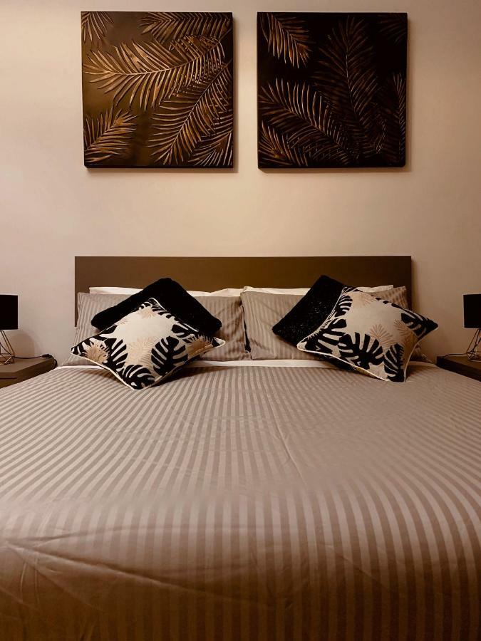 Appartamento Open The Classic Wooden Shutters At A Cozy Nest Firenze