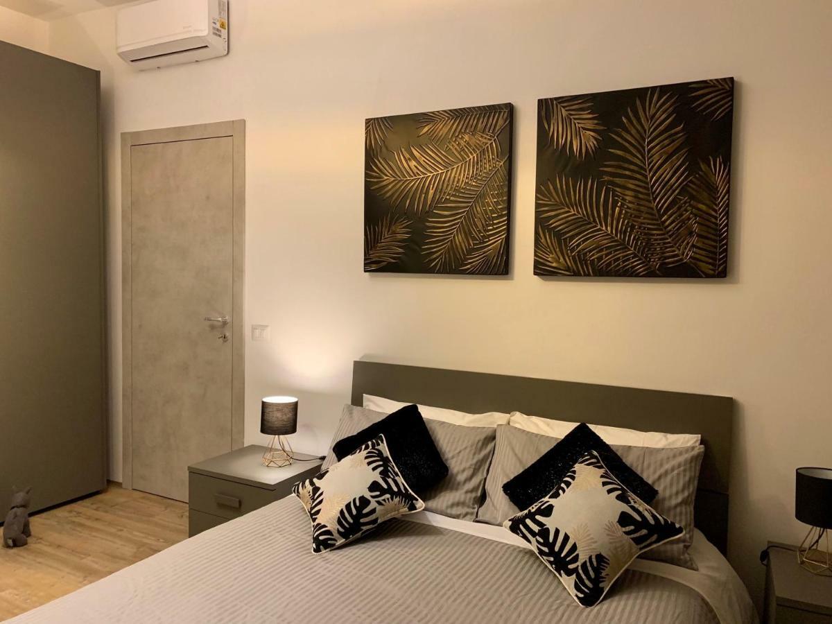 Appartamento Open The Classic Wooden Shutters At A Cozy Nest Firenze