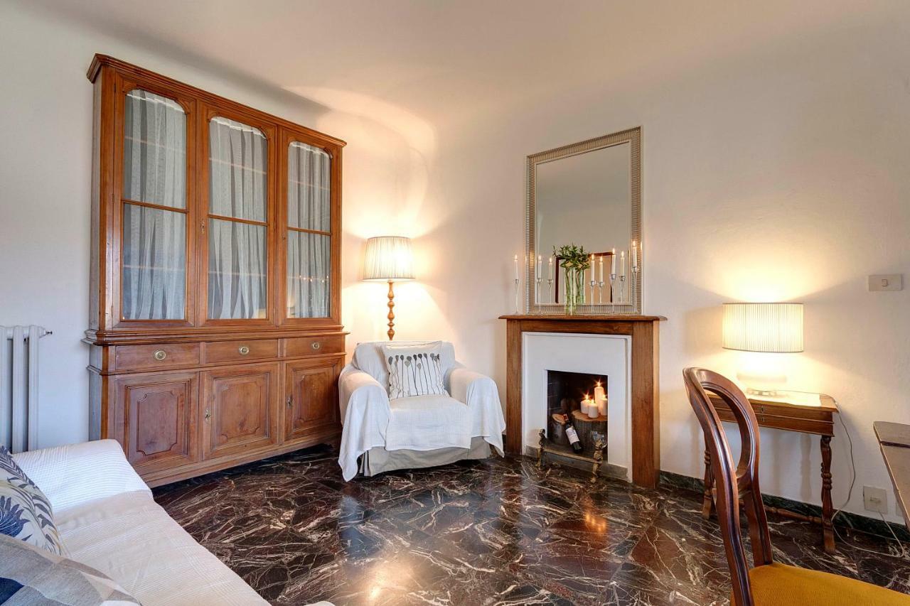 Historical Spectacular Arno View With Balcony From 12 Th Century. Apartment Florence