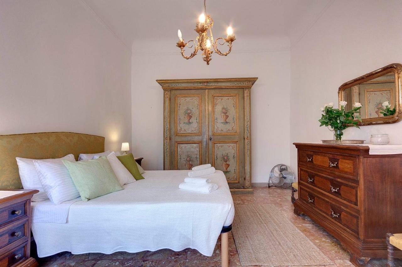Historical Spectacular Arno View With Balcony From 12 Th Century. * Florence
