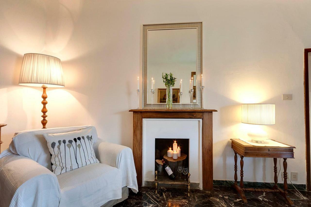 Apartment Historical Spectacular Arno View With Balcony From 12 Th Century. Florence