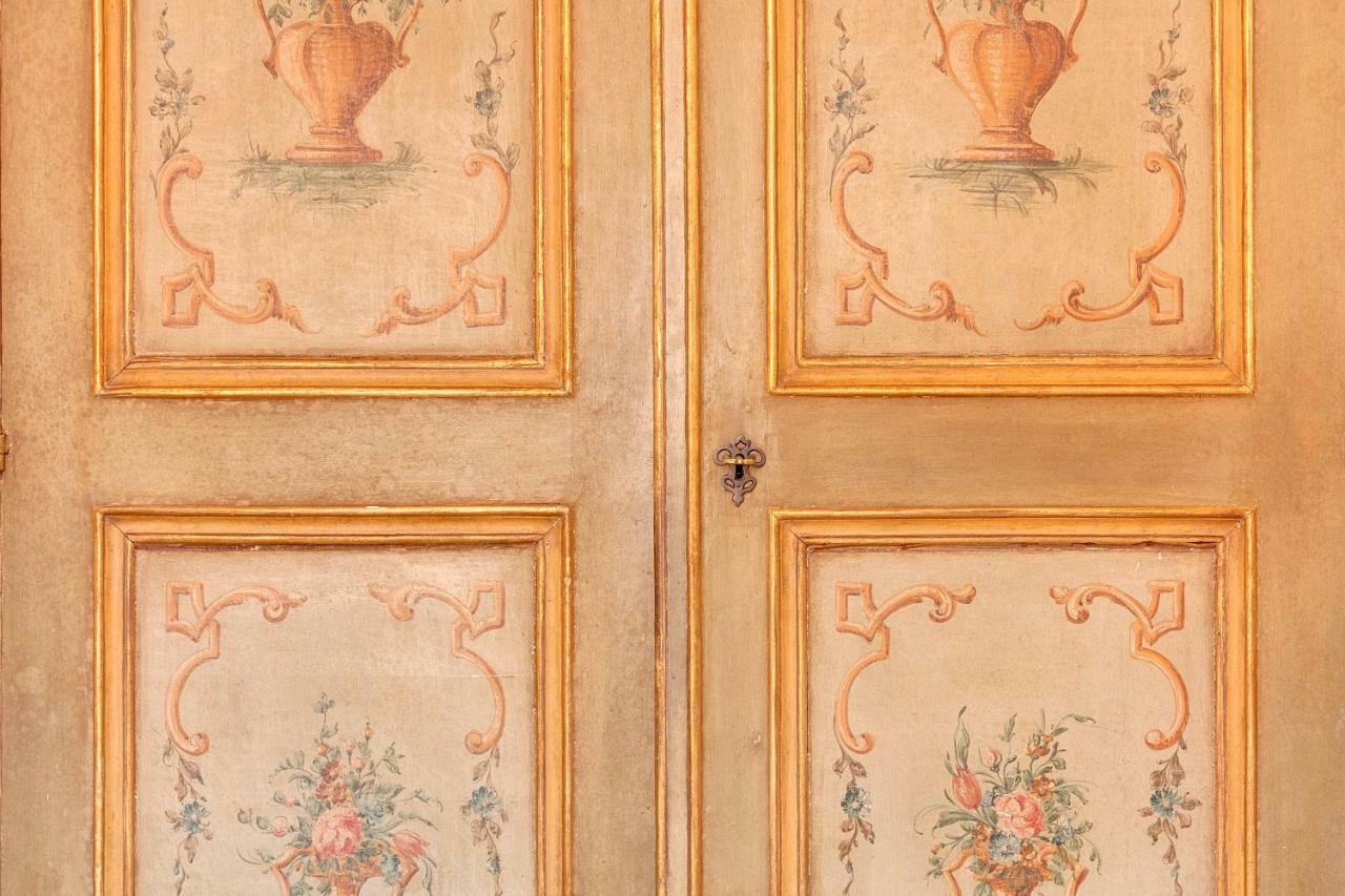 Apartment Historical Spectacular Arno View With Balcony From 12 Th Century. *