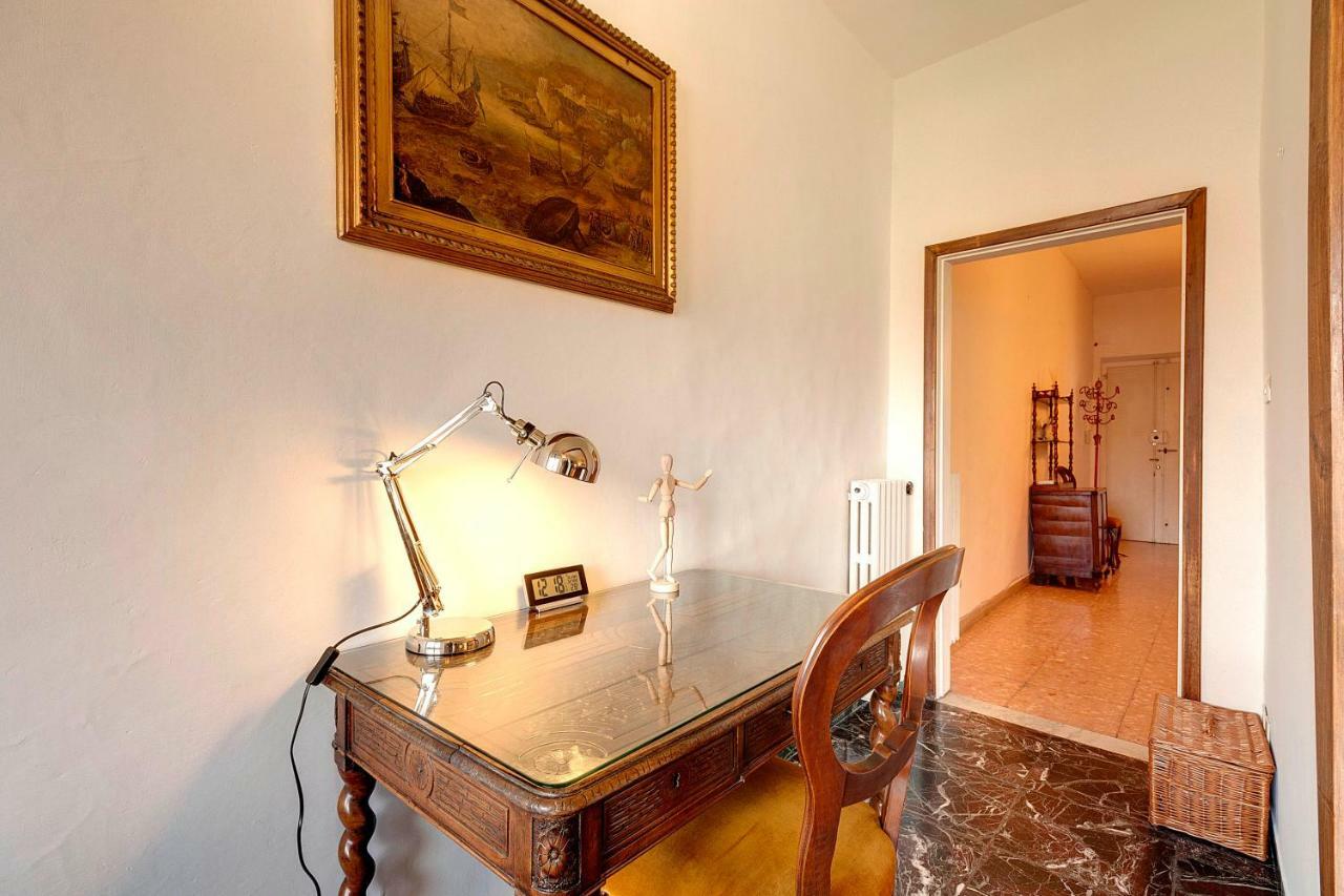 Historical Spectacular Arno View With Balcony From 12 Th Century. Florence
