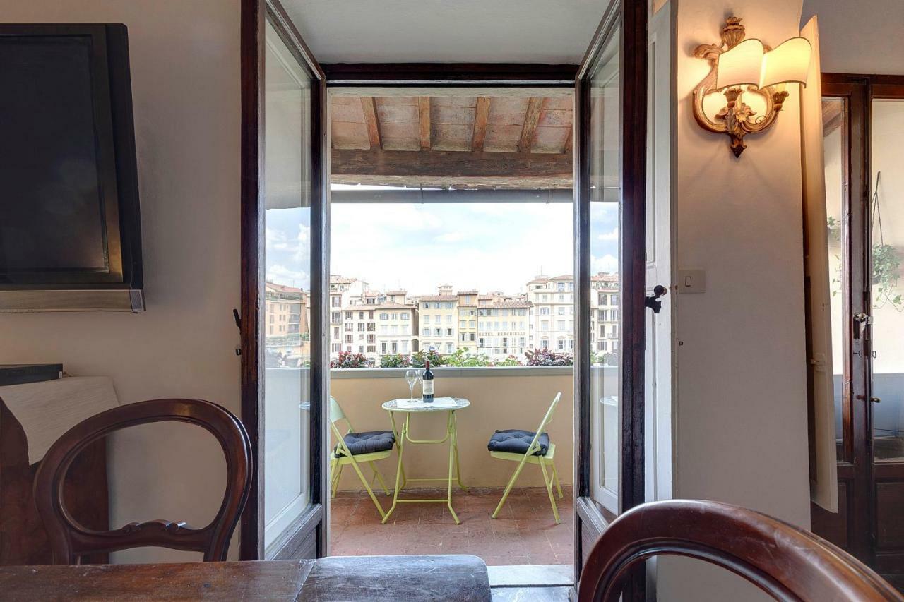 Apartment Historical Spectacular Arno View With Balcony From 12 Th Century. Florence
