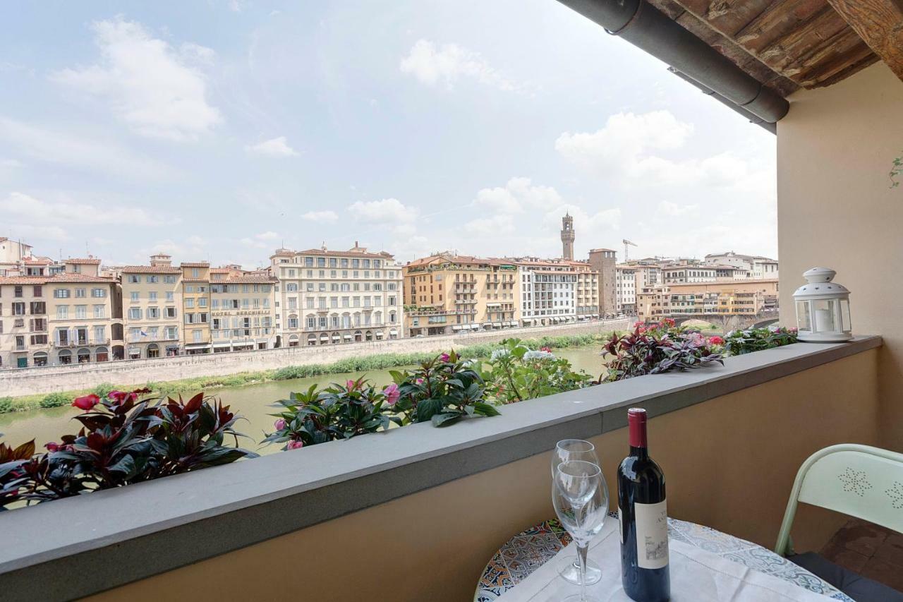 Apartment Historical Spectacular Arno View With Balcony From 12 Th Century.
