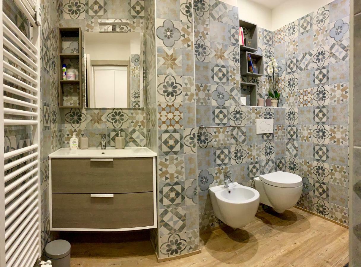 Open The Classic Wooden Shutters At A Cozy Nest Appartamento Firenze