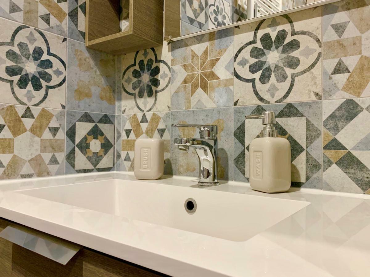 Open The Classic Wooden Shutters At A Cozy Nest * Firenze