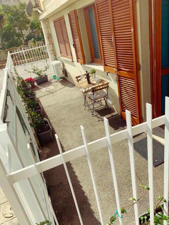 Appartamento Open The Classic Wooden Shutters At A Cozy Nest Firenze