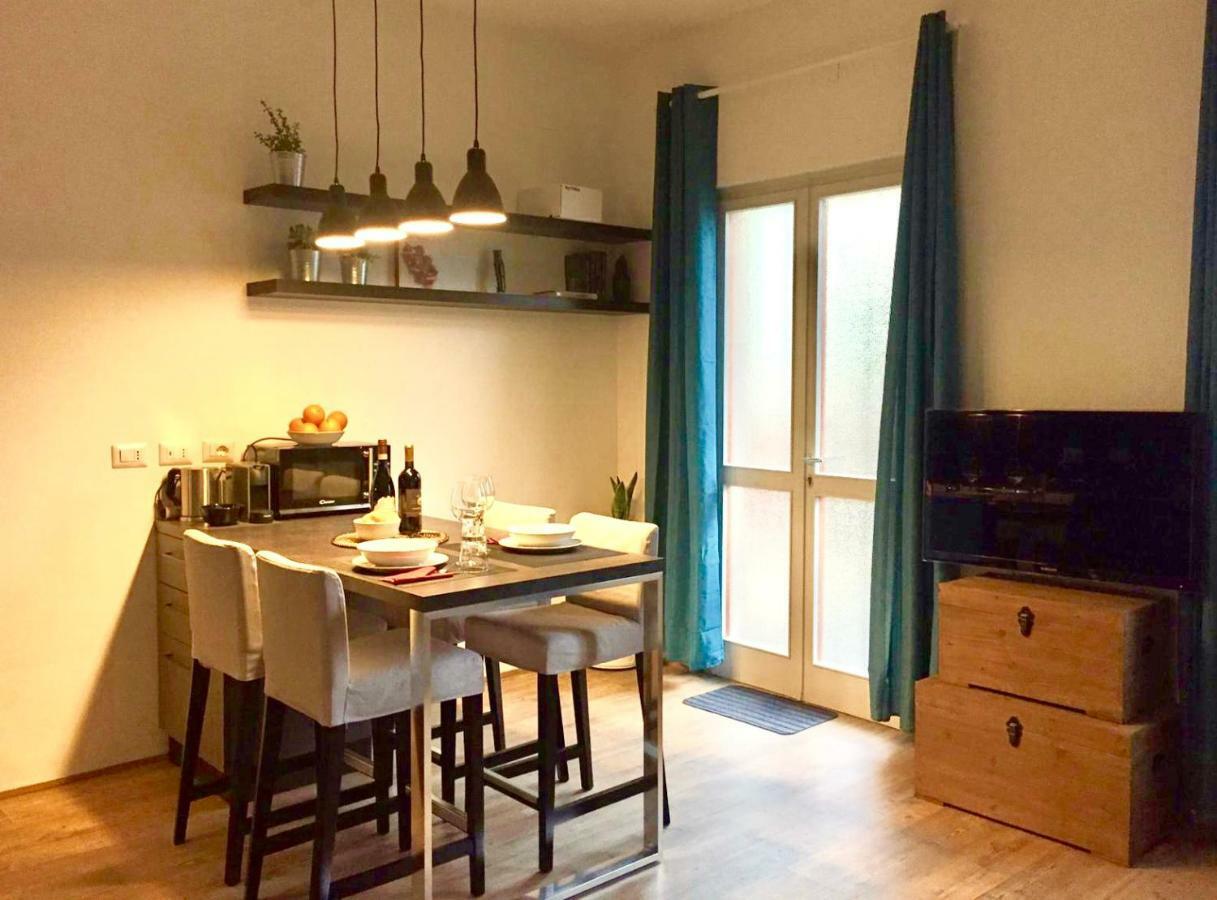 Appartamento Open The Classic Wooden Shutters At A Cozy Nest Firenze