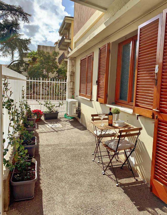 Appartamento Open The Classic Wooden Shutters At A Cozy Nest