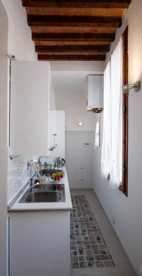 Novella White Firenze